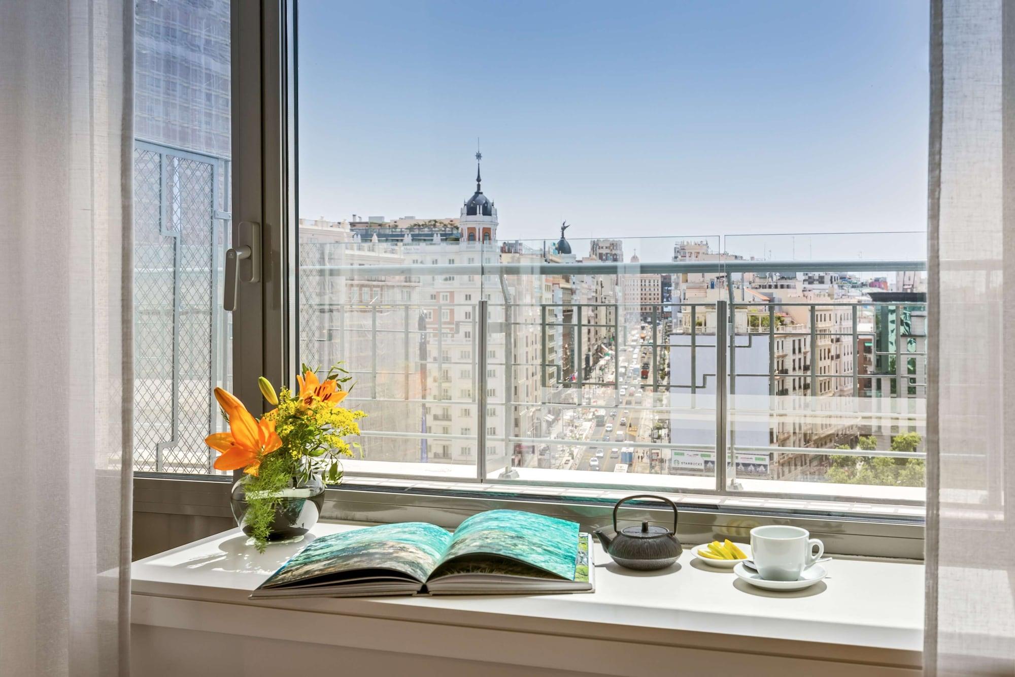 Hotel Barcelo Torre De Madrid Esterno foto View from a window