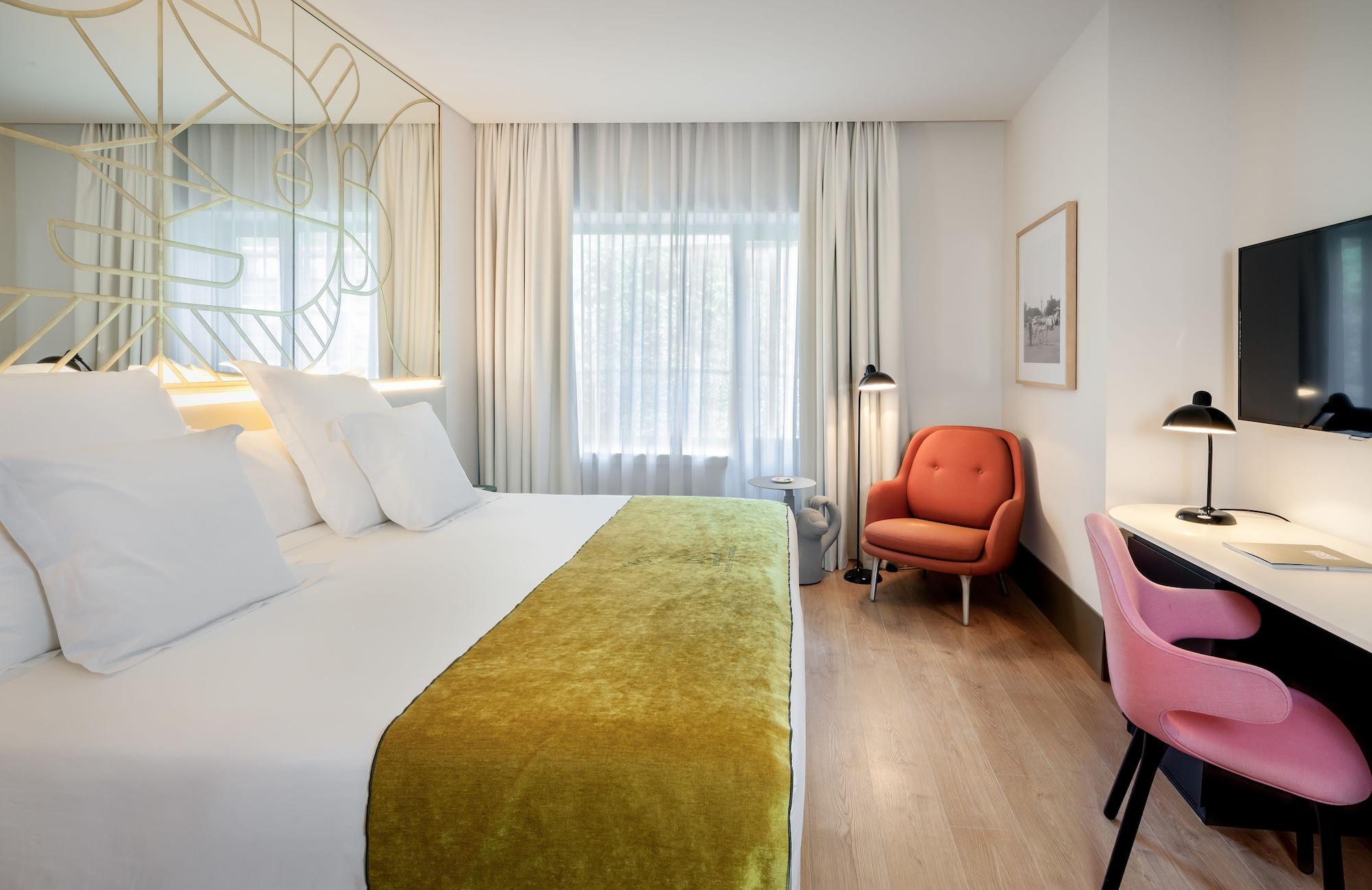 Hotel Barcelo Torre De Madrid Esterno foto A room at the hotel