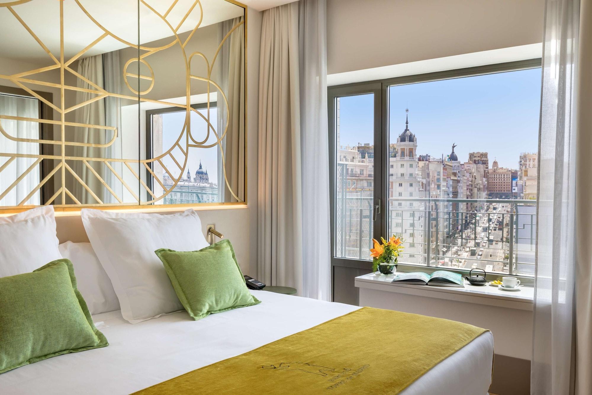 Hotel Barcelo Torre De Madrid Esterno foto Deluxe room