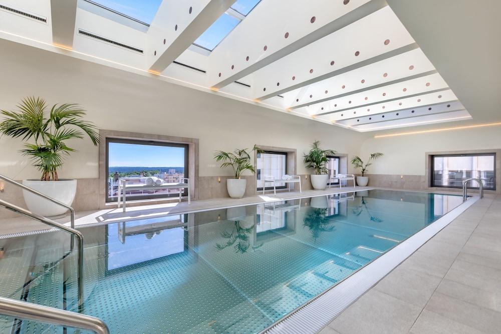 Hotel Barcelo Torre De Madrid Esterno foto The pool at the hotel