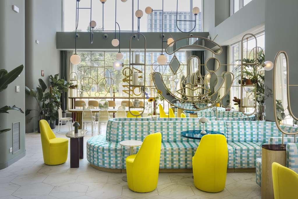 Hotel Barcelo Torre De Madrid Ristorante foto The lobby of the hotel