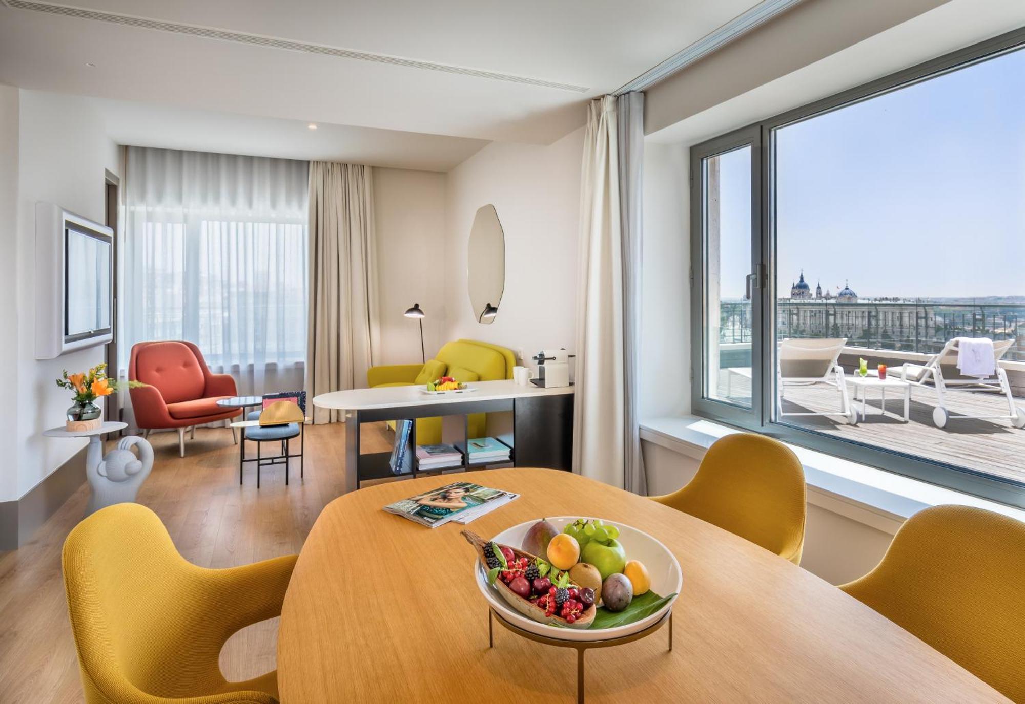 Hotel Barcelo Torre De Madrid Esterno foto Suite at the Hotel