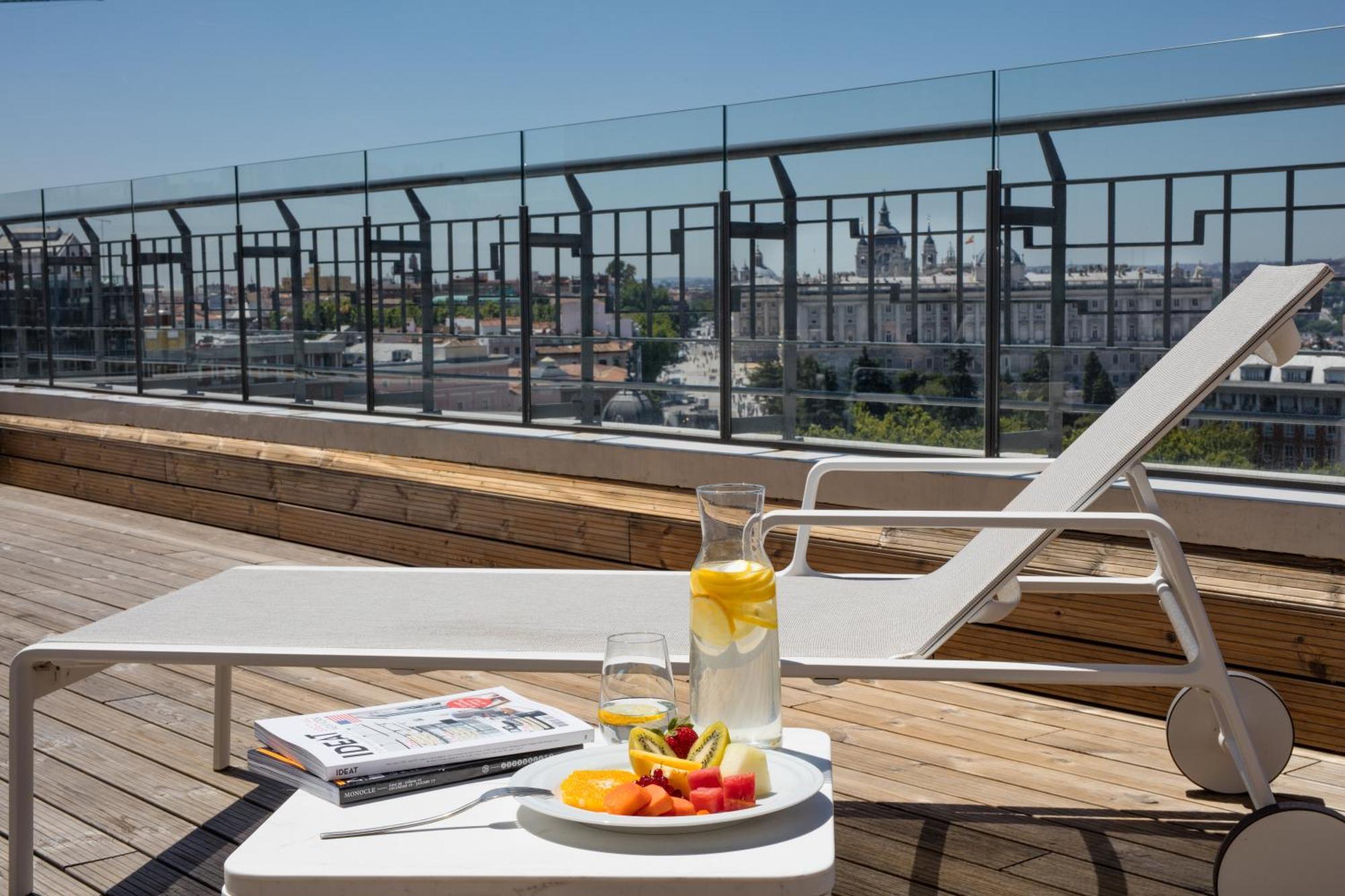 Hotel Barcelo Torre De Madrid Esterno foto Rooftop terrace