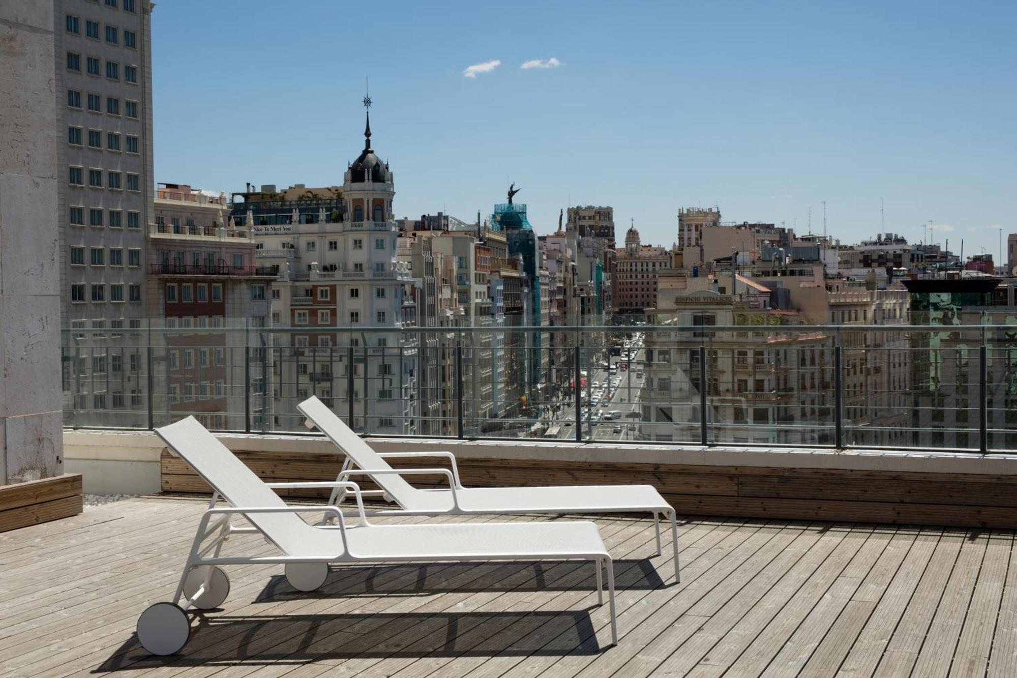 Hotel Barcelo Torre De Madrid Esterno foto Rooftop terrace
