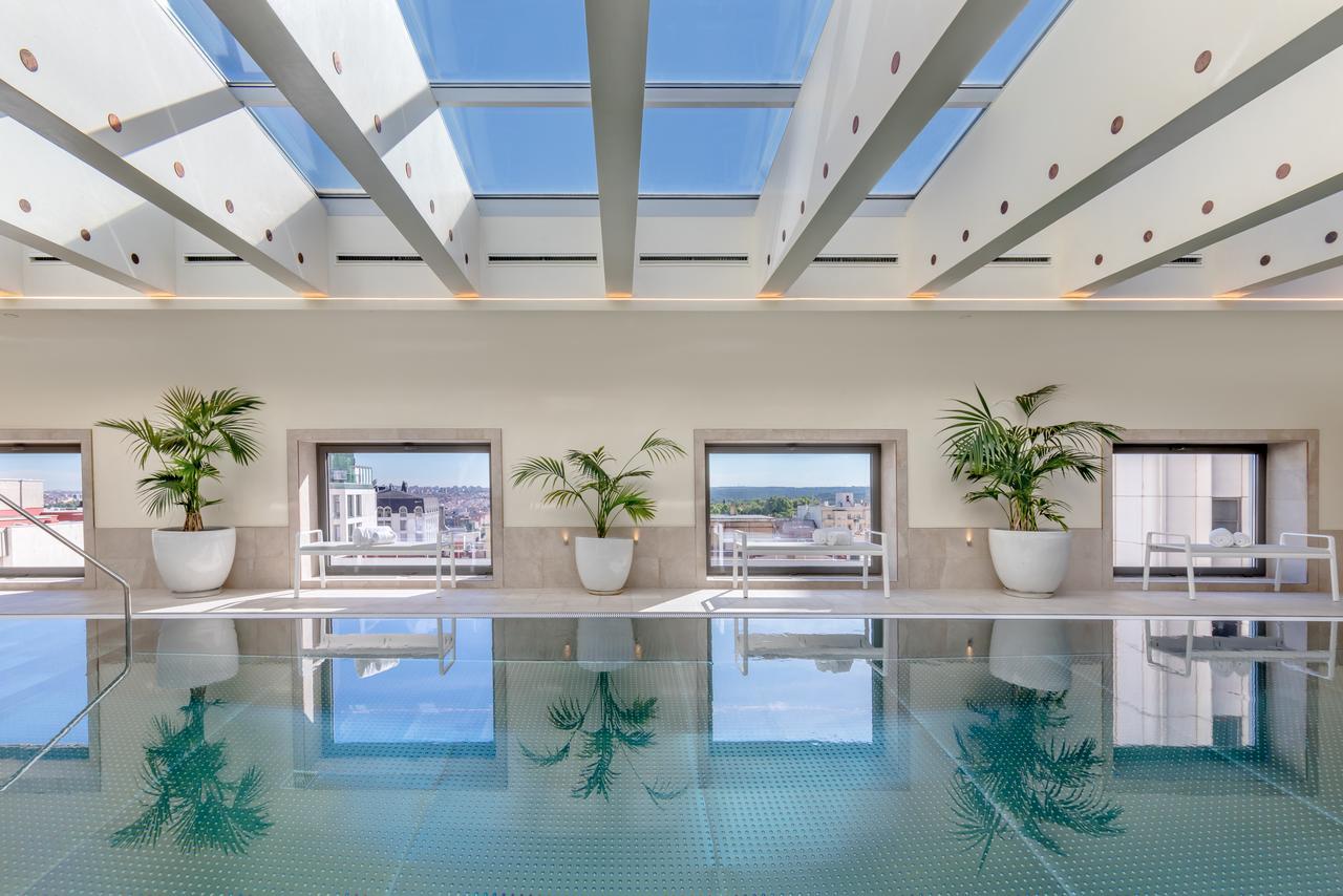 Hotel Barcelo Torre De Madrid Esterno foto The pool at the 10th floor