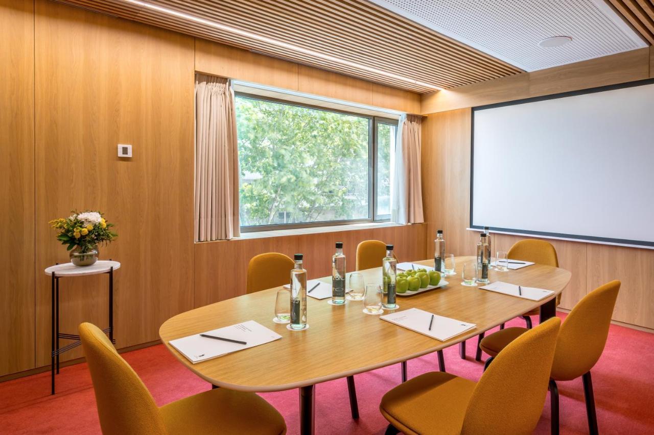 Hotel Barcelo Torre De Madrid Esterno foto Meeting room at the Swissôtel Grand