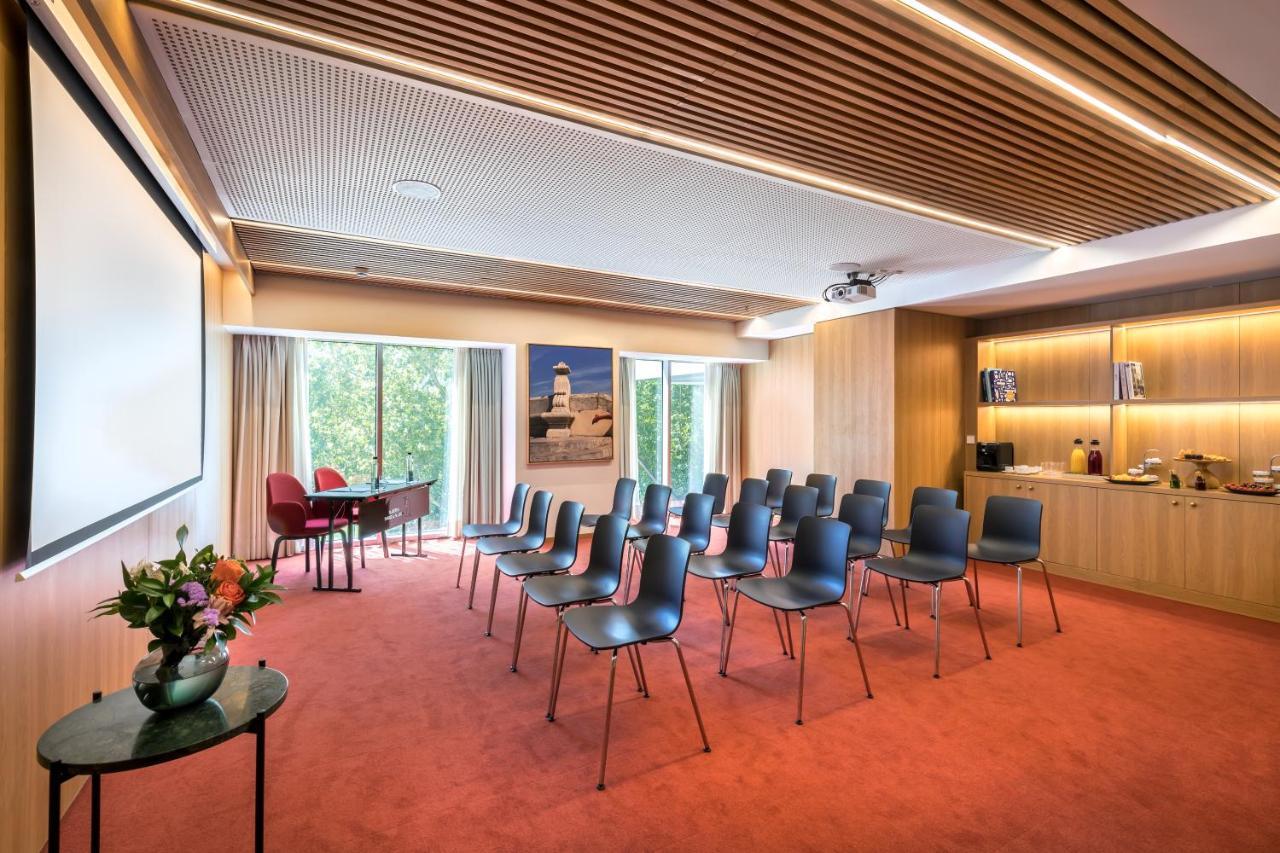 Hotel Barcelo Torre De Madrid Esterno foto Meeting room